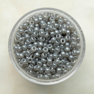 8-526, Miyuki 22g Silver Grey Ceylon 8-526, Miyuki 22g Silver Grey Ceylon