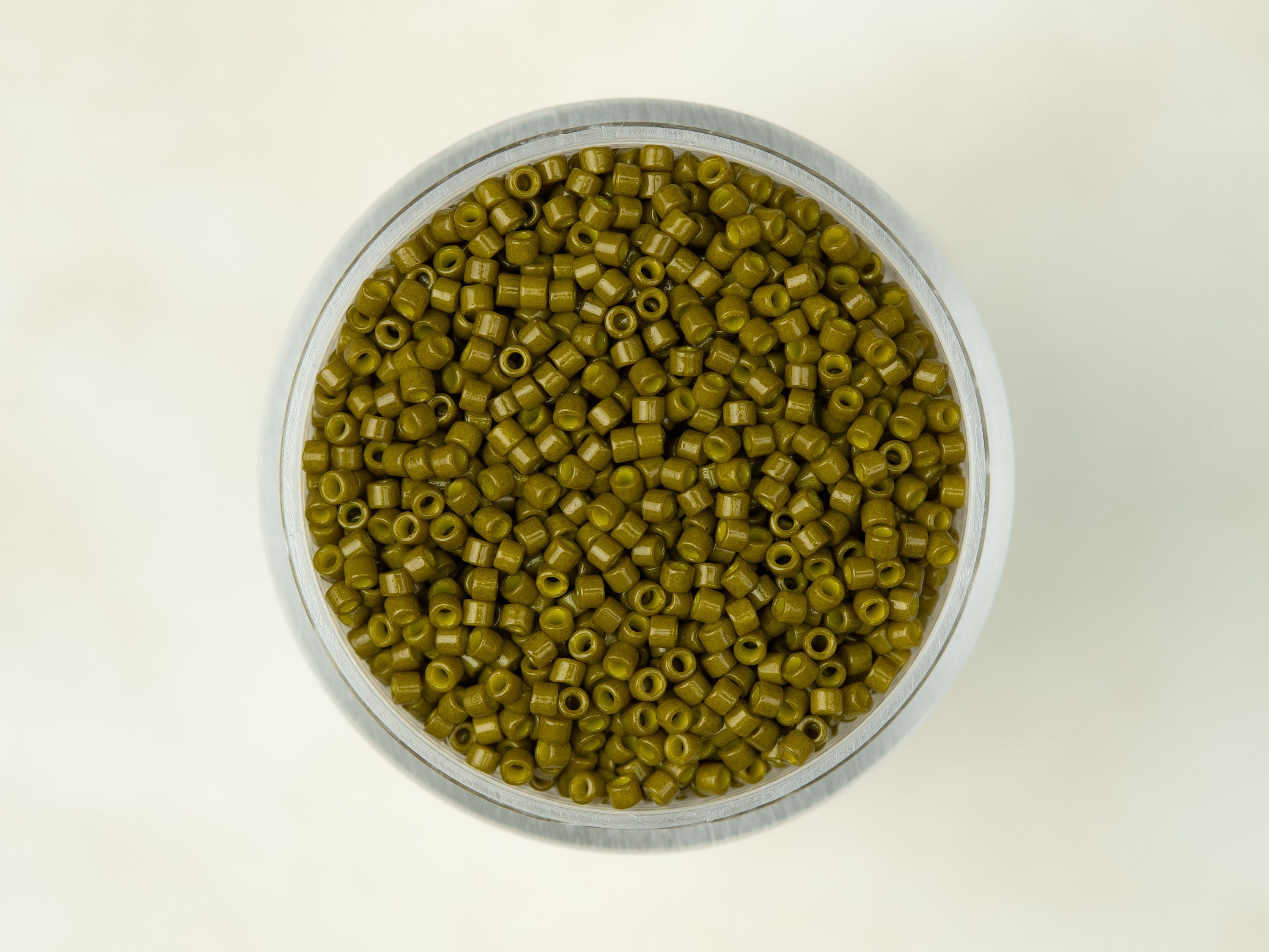 デミカツ デミカセット Miyuki 11/0 Delica Seed Beads - Duracoat Opaque Dyed Spanish Olive