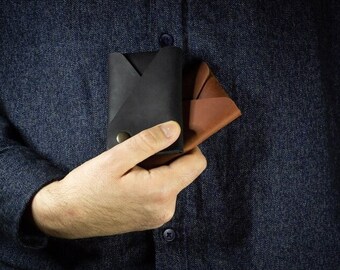 Minimalistischer Kartenhalter aus Leder: Schlanke, handgemachte Geldbörse