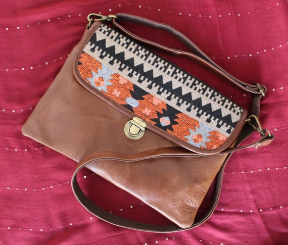 NWT Bostanten Nola - Small Crossbody Purse | Purses crossbody, Small  crossbody purse, Small crossbody