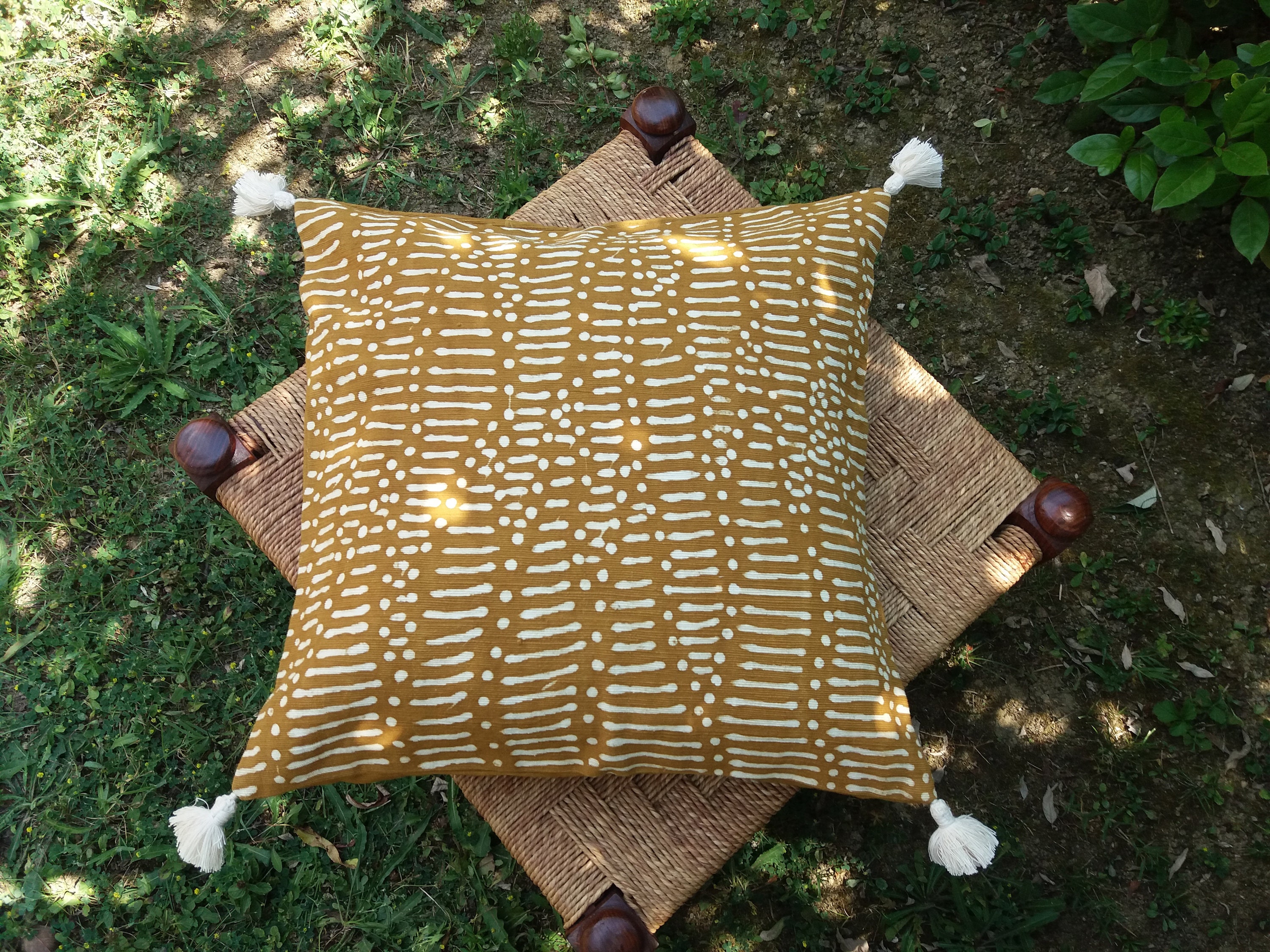 Coussin en Bogolan, 45x45 cm. Couleur Ocre Jaune