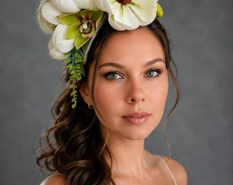 Green white magnolia, orchide fascinator. Wedding guest headband with flower, tea party hat.