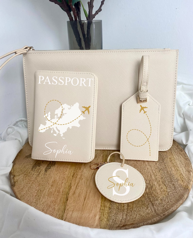 Reisepasshülle personalisiert mit Namen und Weltkarte/Flugzeug Beige Oyster Kofferanhänger Geschenkidee Hülle für Reisepass Bild 6