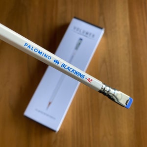 Blackwing Volume 42 pencil + original box. Jackie Robinson (1 pencil)