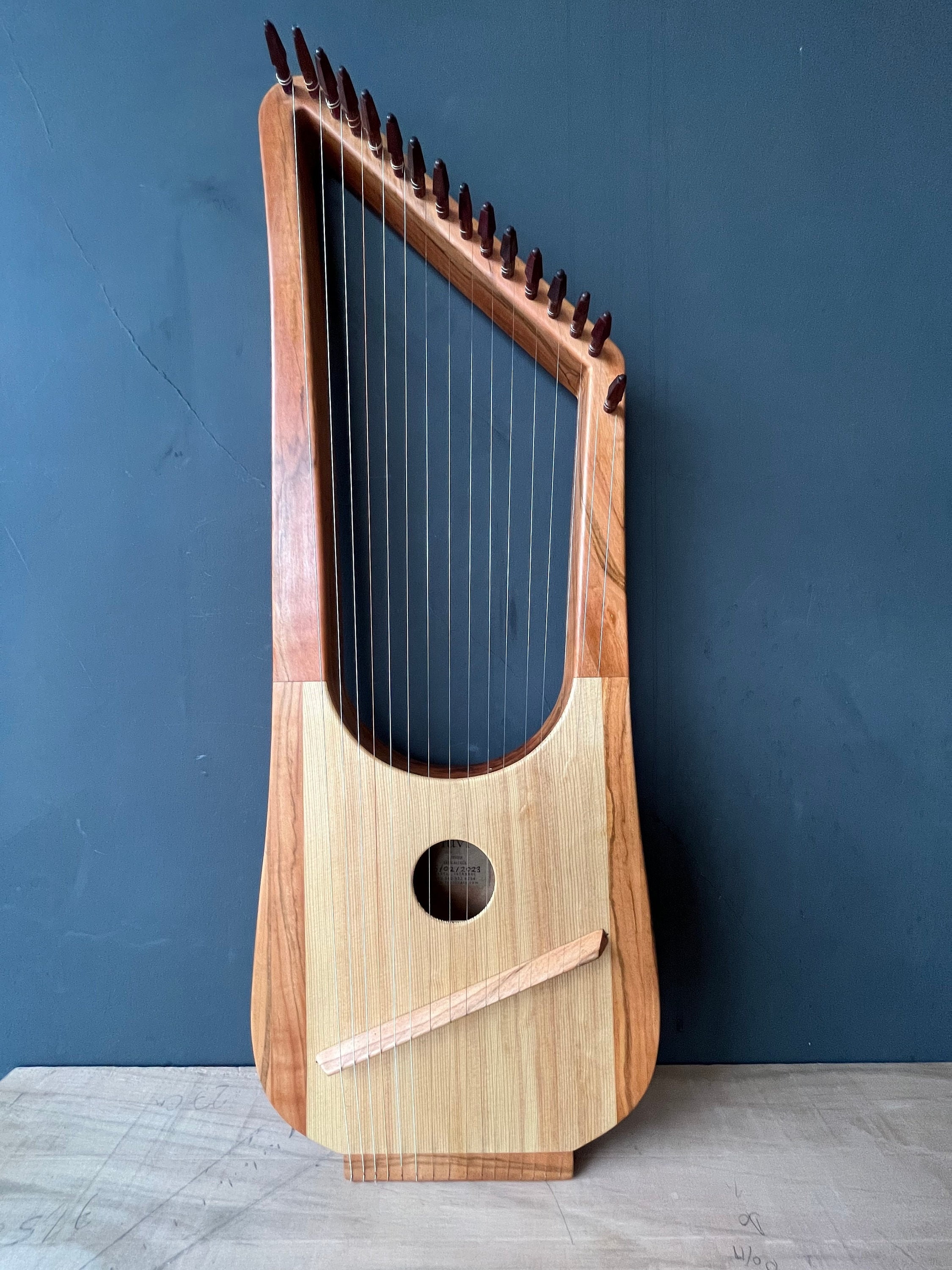 Lyre 16 String - Diatonic and Chromatic Tuning Scheme Cherry