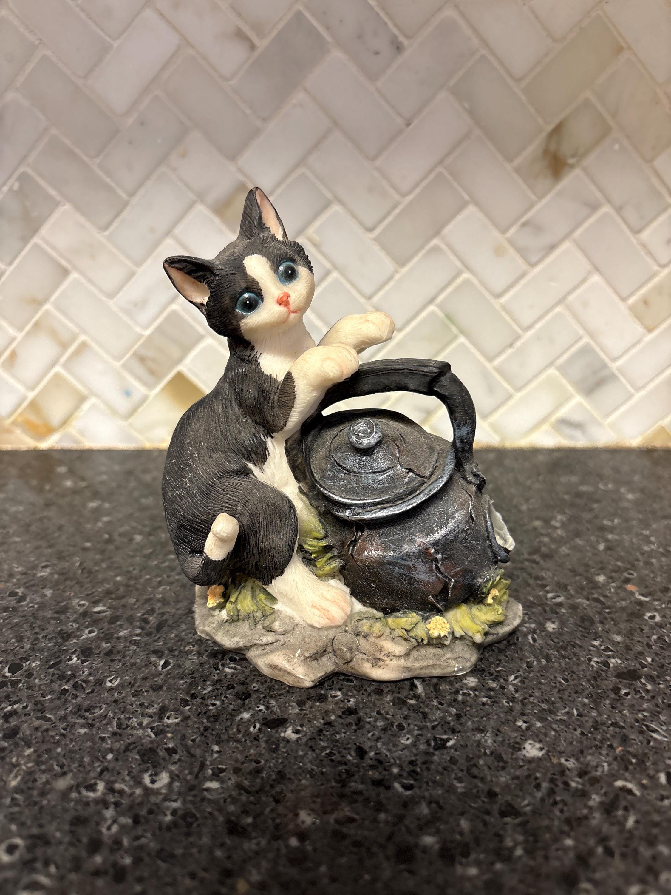 Country Artists Cat Figurine - Etsy