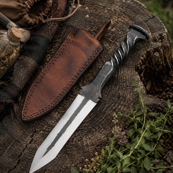 Ogun’s Hunter’s Knife. Strength. Precision. The Pursuit Made Sacred.