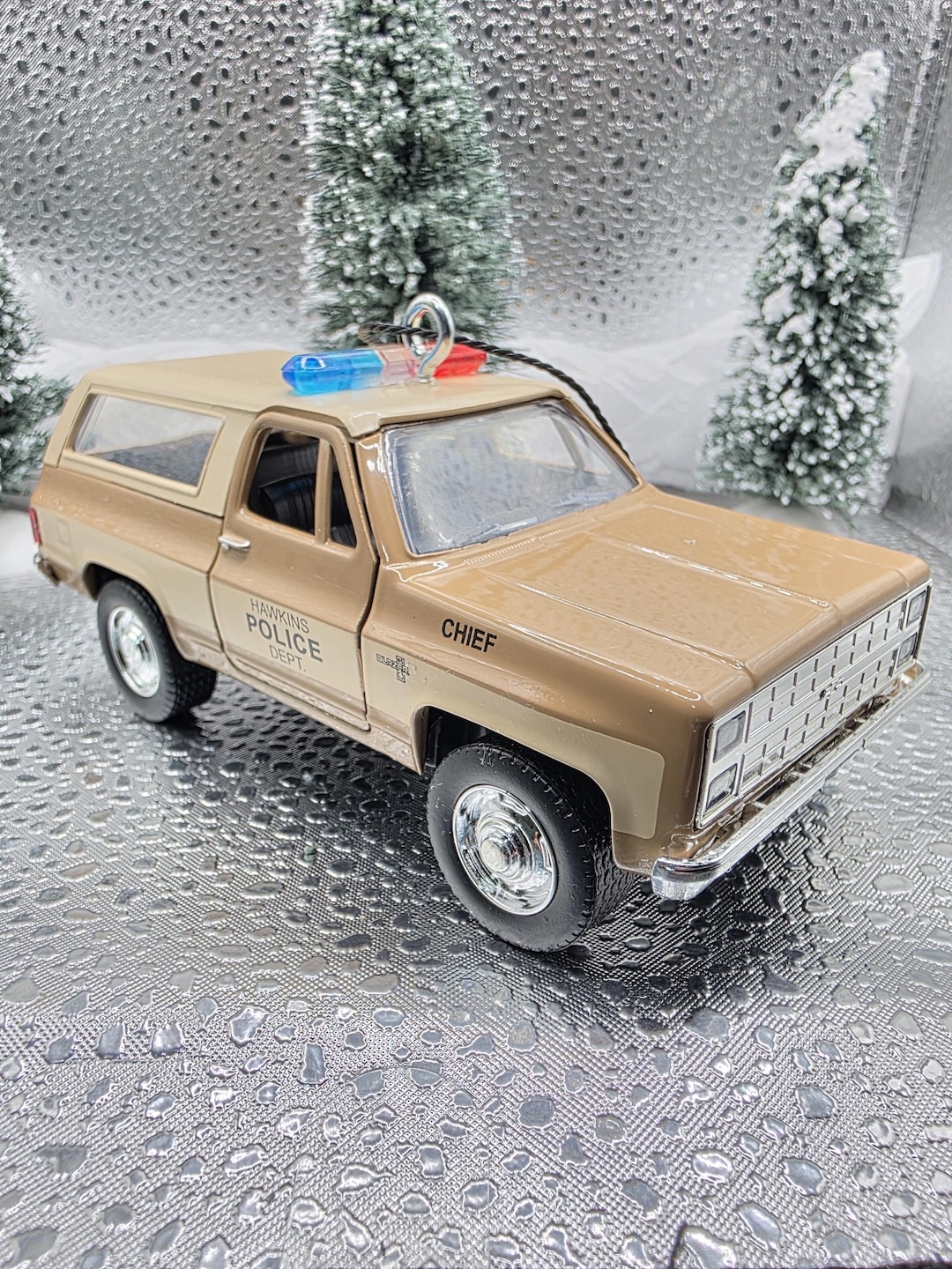 Stranger Things Hopper's 1980 Chevy Blazer Diecast Ornament (5