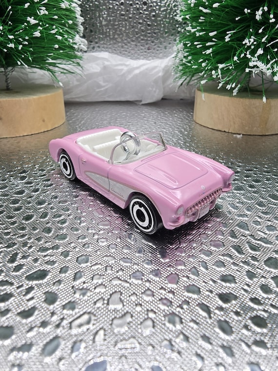 バードカービング(ウソ) Hot Wheels 1956 Chevy Corvette Convertible Barbie Car PINK