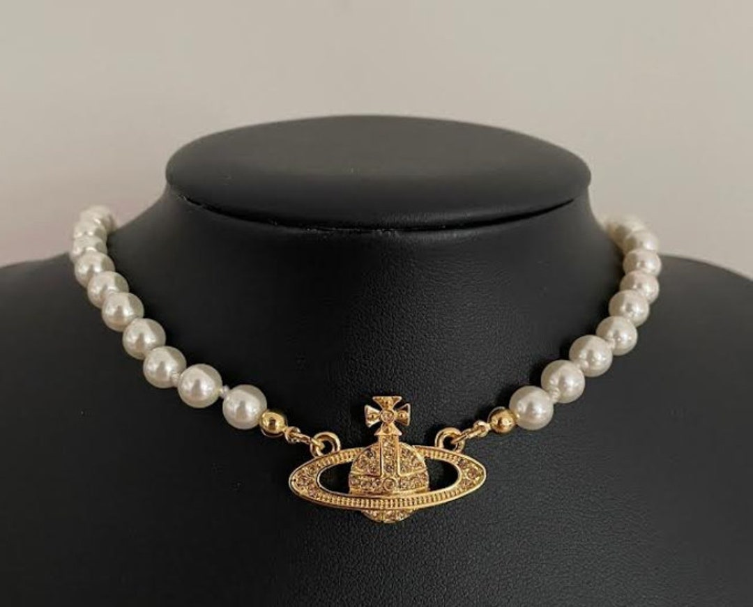 Vivienne Westwood Gold Pearl Choker Necklace Mini Bas Relief Vivienne Westwood Gold Pearl Choker Necklace Mini Bas Relief