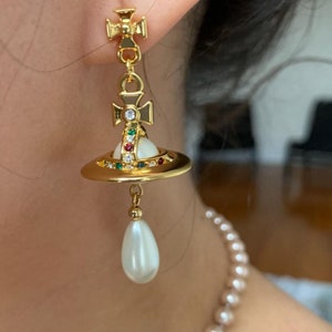 New In Box Vivienne Westwood Gold Lucrece Pearl Pin Necklace New In Box Vivienne Westwood Gold Lucrece Pearl Pin Necklace