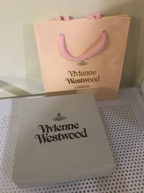 New In Box Vivienne Westwood Gold Triple Pearl Ch… - image 6