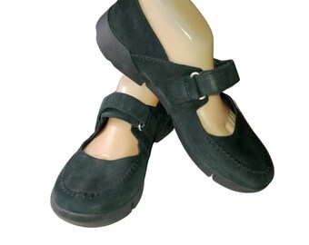 BNWT TNY Girls Patent Leather Classic Mary Jane Shoes with buckle BNWT TNY Girls Patent Leather Classic Mary Jane Shoes with buckle