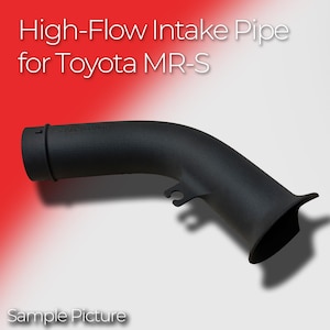 Può includere: Un tubo di aspirazione ad alto flusso nero opaco per Toyota MR-S, caratterizzato da un design cilindrico curvo con una staffa di montaggio e un'estremità svasata. Il testo "High-Flow Intake Pipe for Toyota MR-S" e "Sample Picture" è visibile.