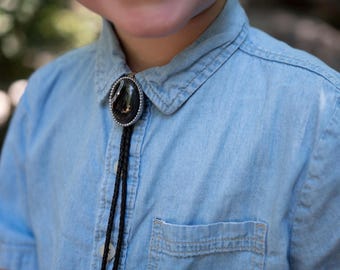 Clip para corbata bolo de bebé, corbata vaquera para niño pequeño, conjunto western para bebé, conjunto para portador de anillos para niño, regalo para baby shower, corbata bolo de encaje negro y ágata para niños