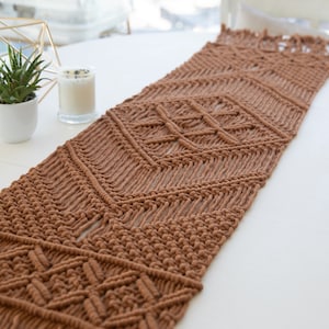 Macrame Table Runner &quot;Coco&quot;