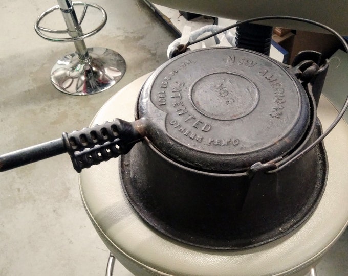 Griswold New American No 8 Cast Iron Waffle Maker & Base ERIE PA 1901
