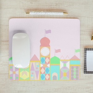 Es ist eine kleine Welt MausPad, Mickey Mouse, Disney Büro Dekor, Disney Home, Disney Mouse Mat, Disney Geschenke, Disney Schreibtisch, Disney Mouse Pad