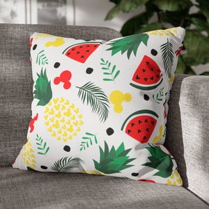 Hidden Mickey Fruits Throw Pillow, Cuscino Disney, Cuscino Mickey, Cuscino Minnie, Disney Summer Decor, Mickey Anguria, Ananas, Regalo