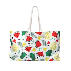 Versteckte Mickey Fruits Weekender Tasche, Mickey Sommertasche, Disney Strandtasche, Mickey Pooltasche, Übernachtungstasche, Kreuzfahrttasche, Disney Reisetasche