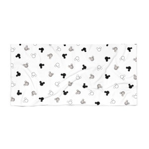 Toalla de playa de Mickey monocromática, toalla de Disney, accesorios de playa de Mickey Mouse, toalla de piscina de Disney, toalla de Minnie, toalla de Mickey B&W, Boho imagen 4