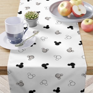Corredor de mesa monocromático do Mickey, cozinha da Disney, decoração da casa da Disney, jogo americano do Mickey, roupa de mesa, decoração de mesa, utensílios de mesa da Disney, Mickey escondido