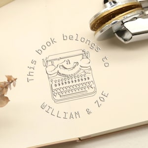 Personalisierter Name aus der Bibliothek, Buchdruck, Hochzeitsprägedruck, tolles Geschenk für die beste Freundin / Leseratte!