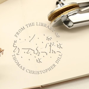 Katzenpfoten aus dem Bibliothekspräger, benutzerdefinierter Hochzeitspräger, personalisierter Buchpräger, Logopräger, ausgezeichnetes Geschenk für Buchliebhaber