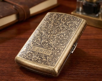 Estuche de cigarrillos de latón grabado vintage – Monograma personalizado con diseño floral, estuche de tabaco metálico retro personalizado para hombre, idea de regalo de lujo