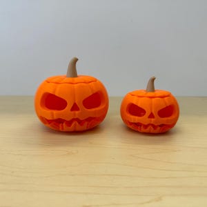 3D Printed Jack-o'-Lantern: Spooky Flameless Tea Light Pumpkin Decor