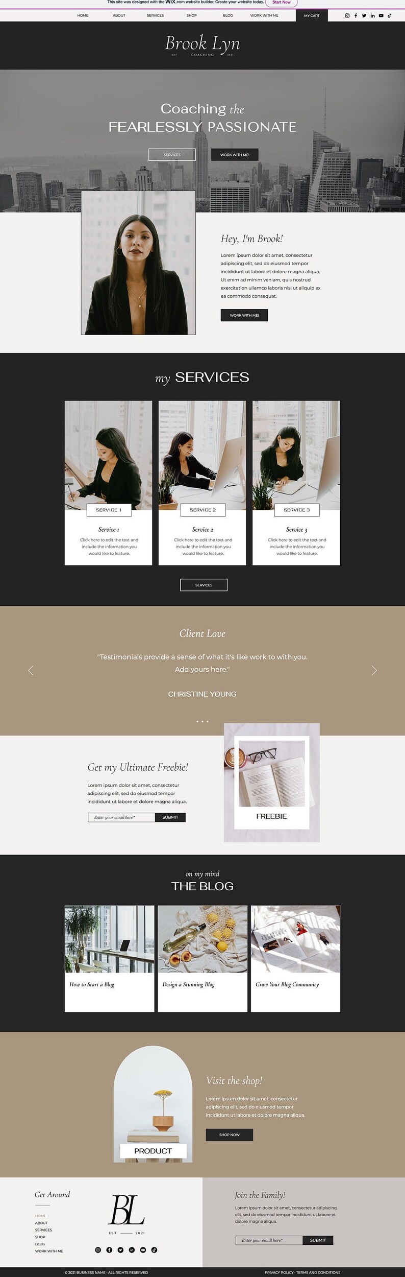 Peut inclure: Page d'accueil d'un site web pour un coach de vie nomm&eacute; Brook Lyn. Le site web pr&eacute;sente une photo en noir et blanc d'un horizon urbain, une photo de Brook Lyn et une description de ses services de coaching. Le site web comprend &eacute;galement un blog, une boutique et un appel &agrave; l'action pour travailler avec Brook Lyn.