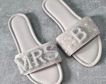 Bride sandals/Bride shoes/Mrs sandals/Hen do sandals/Honeymoon sandals/Customised sandals/Bride shoes/Bridal shoes/Pearl sandals/Sliders