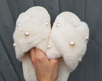 Embellished pearl slippers. Bridesmaids slippers/Bridal slippers/Bride slippers/Brides slippers/Slippers/Hen do slippers/Gifts for her/Mum