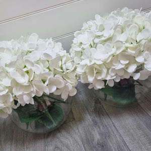 Hydrangea glass fishbowl vase/Centerpiece/Flower arrangement/Faux flowers/Home decor/Artificial flowers/Mother's Day gift/New home gift immagine 1