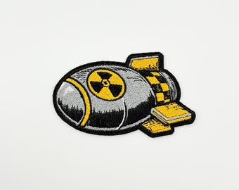 Toppa ricamata bomba atomica – Toppa con cartone animato Nuke / Umorismo retrò per giocatori e nerd / Termoadesiva o adesiva / Decorazione per giacca in denim / Il regalo migliore per