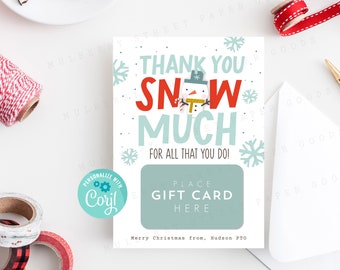 Könnte beinhalten: Eine blaue und weiße Dankeskarte mit einer Schneemann-Illustration und dem Text "Thank You Snow Much" und "For All That You Do!"  Die Karte hat einen Platz zum Einlegen einer Geschenkkarte und den Text "Place Gift Card Here". Die Karte hat auch den Text "Merry Christmas from, Hudson PTO".