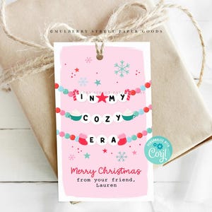 私の居心地の良い時代のクリスマスギフトタグデジタルダウンロードピンクのクリスマスパーティーの記念品クリスマスの先生へのプレゼントシークレットサンタホットココアギフトタグCorjl