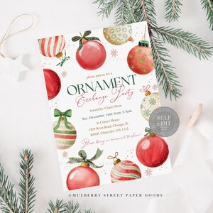 Puede incluir: Una invitaci&oacute;n festiva para una Fiesta de Intercambio de Adornos. El dise&ntilde;o presenta ilustraciones de acuarela de adornos navide&ntilde;os en rojo, verde y dorado. El texto incluye detalles del evento y la frase "Ornament Exchange Party".