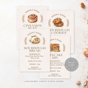Pode incluir: Quatro cartões com ilustrações em aquarela de produtos de panificação, incluindo pãezinhos de canela, pão de massa madre e biscoitos. Os cartões têm o texto "Freshly Baked" e "Pancake Mix". O peso do pão de massa madre é de 430g.