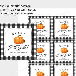 Op de afbeelding: Acht printbare cadeaulabels met een zwart-wit geruite achtergrond. Elk label heeft een wit rechthoek met de tekst "Happy Fall Y'all!" en een aquarel-illustratie van een oranje pompoen met groene bladeren. De tekst "From: The Nelson Family" staat onder de pompoen.
