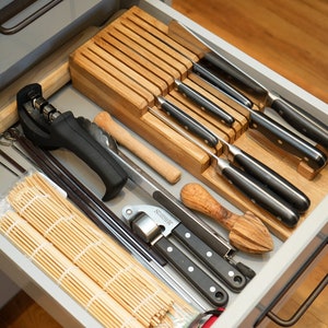 DIY Knife Block made from wood scrapes that neatly organises your knifes in a drawer. This block is made from offcuts from our oak worktop. The block holds up to 9 knifes, but can be cut narrower to use up less space if desired.