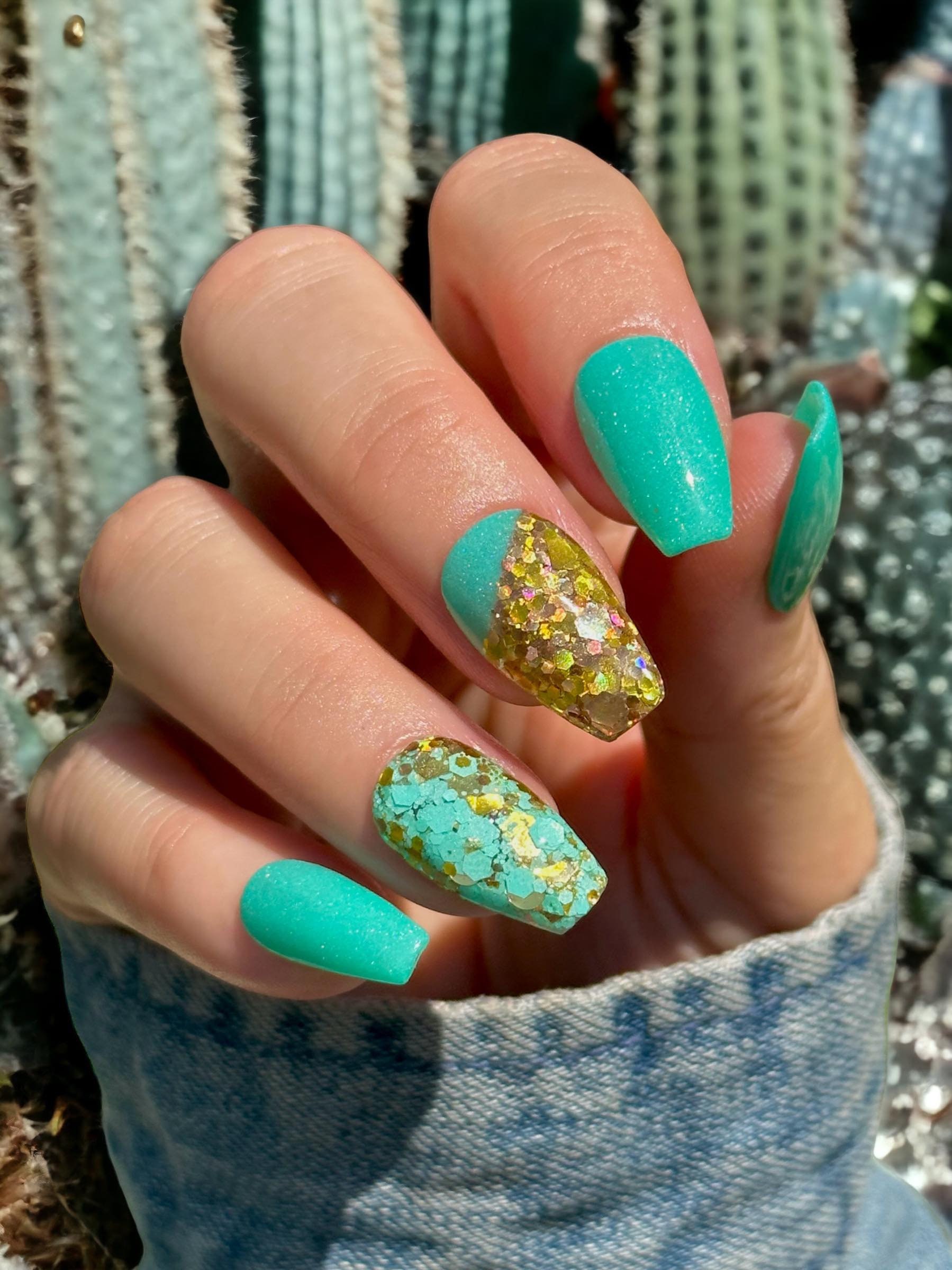 Cuccio Gold Glitzer Dip Powder – Hochpigmentiertes Tauchpulver Für Nageldip-System Mit IGE Und SM