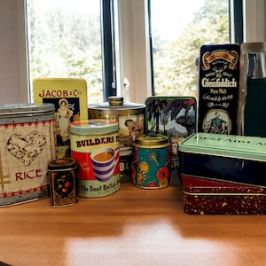 Vintage Style Storage Tin: Retro Kitchen Accessories
