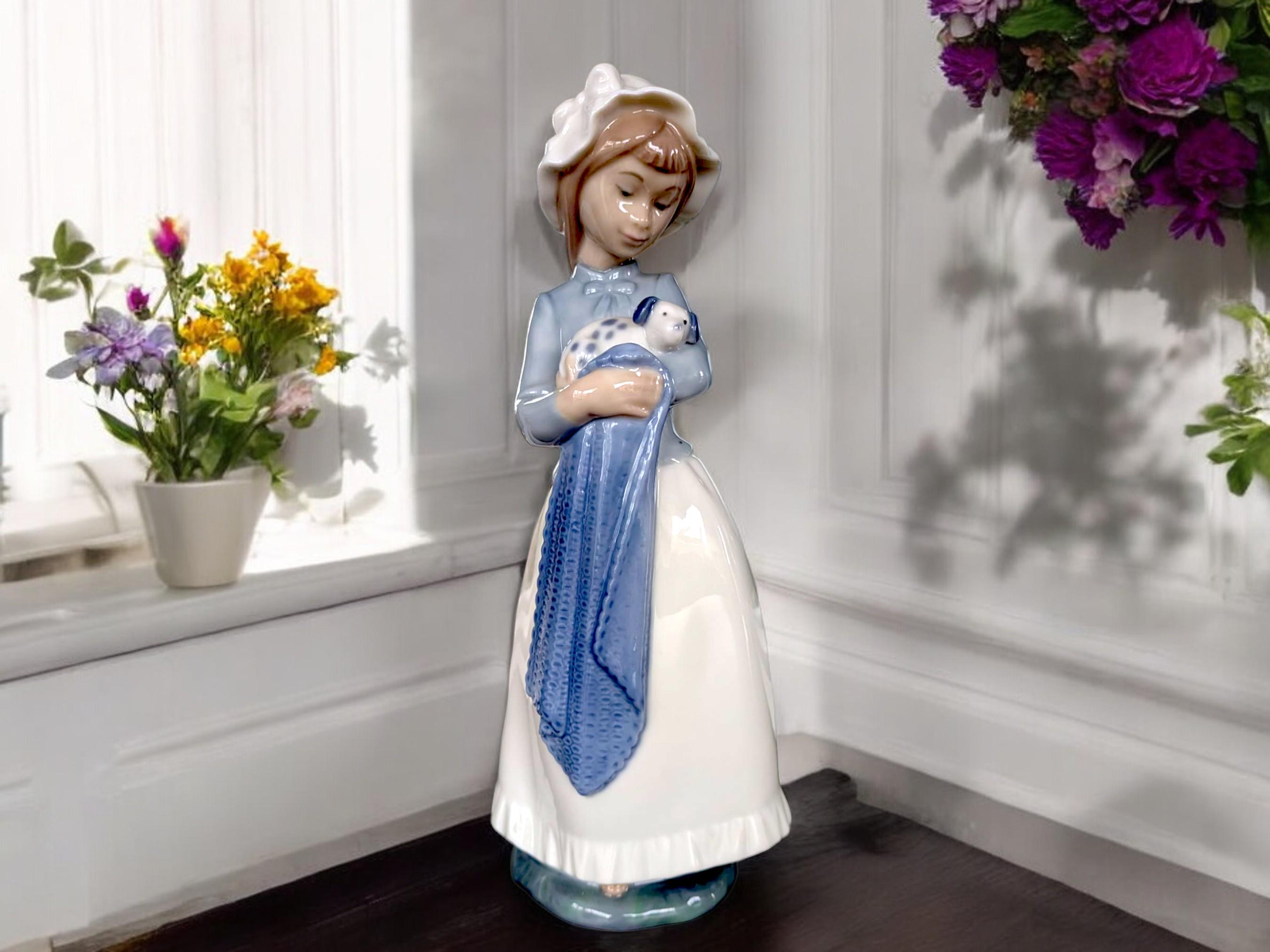 ヴィンテージ リヤドロ NAO フィギュア：子犬を抱いた少女、高級磁器