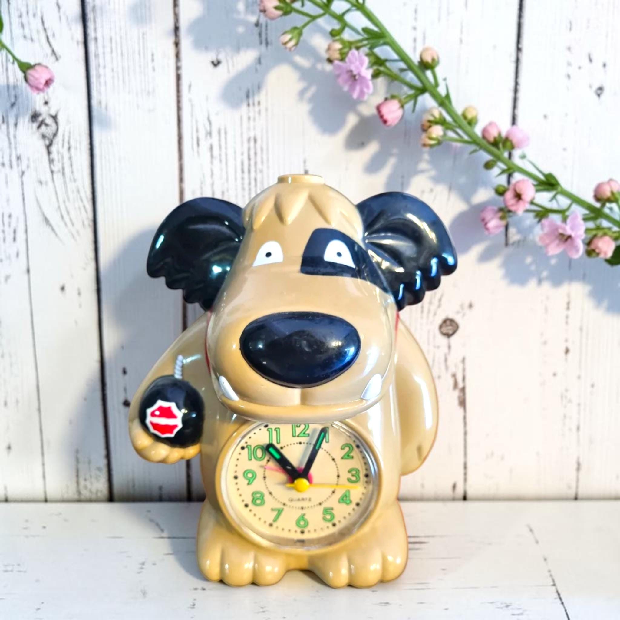 Vintage Muttley Barking Mad Alarm Clock, Retro Cartoon Collectible
