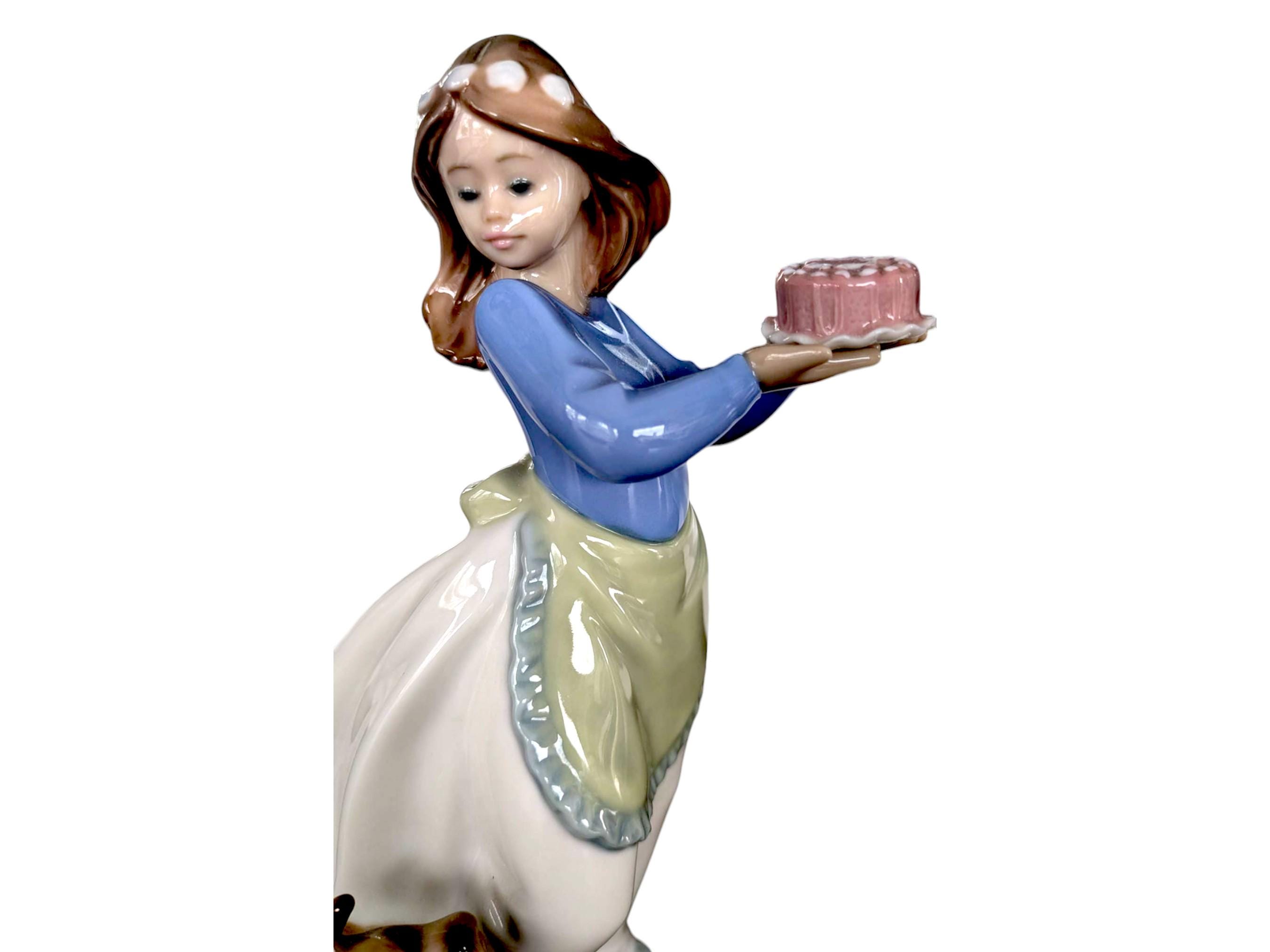 ヴィンテージ リヤドロ NAO フィギュア：子犬を抱いた少女、高級磁器