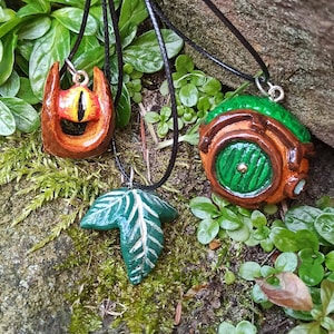 Lord of the Rings avocadopit hanger [Sauron, Frodo, Gollum, Hobbit, Mordor, Gandalf, Dwerg, Orc, Elfen, LOTR, Sieraden, Ketting, DIY]