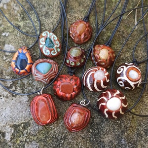 Colgante de piedra de aguacate [Tierra, Aire, Agua, Fuego | Piedra preciosa, Cristal, Esotérico, Bruja, Madera, Joyería, Collar, Tallado]