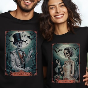 Camisetas de esqueleto combinando para noivos, camisetas de casal para o Halloween, camisetas de Sr. e Sra., camisetas de recém-casados da temporada assustadora, anúncio de noivado