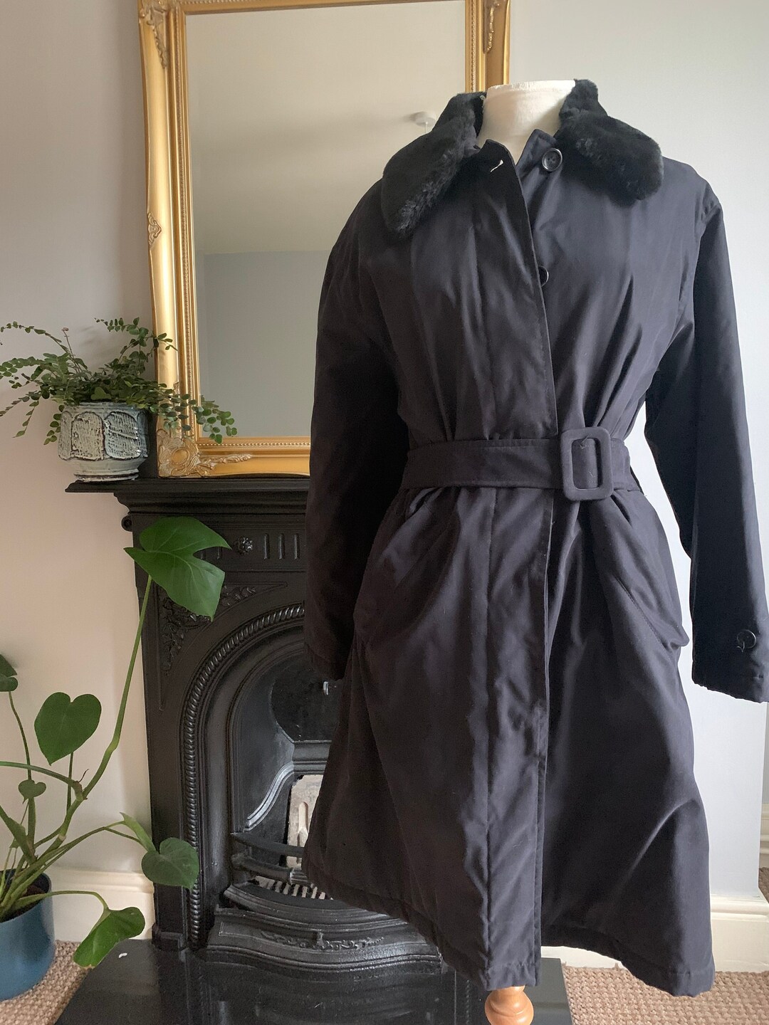 Aquascutum Fur Raincoat – Rainproof Protection with Premium Design